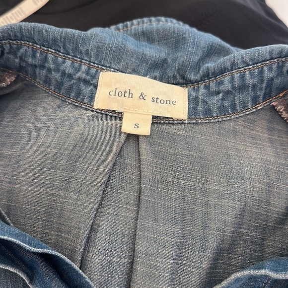 Cloth & Stone Chambray Split Back Button Down Long Sleeve Top - Picture 7 of 9